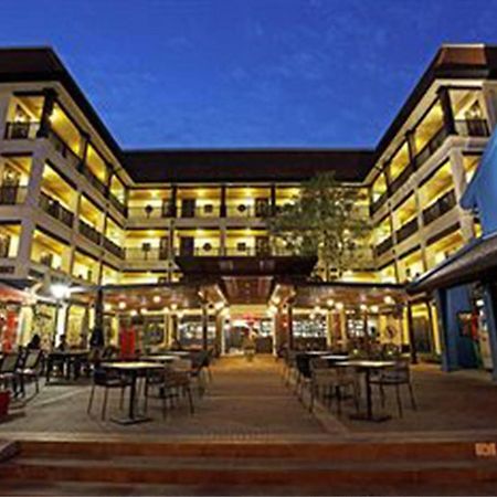 Baan Chart Hotel Bangkok Bagian luar foto