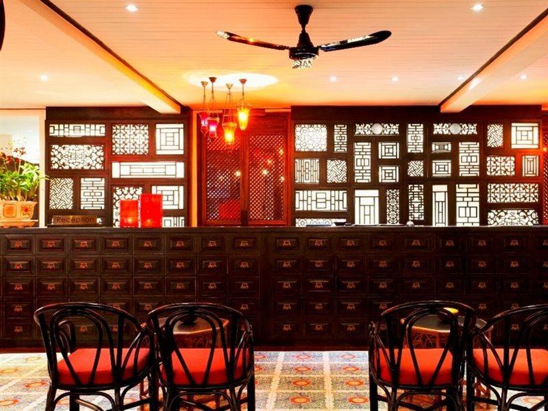 Baan Chart Hotel Bangkok Bagian luar foto