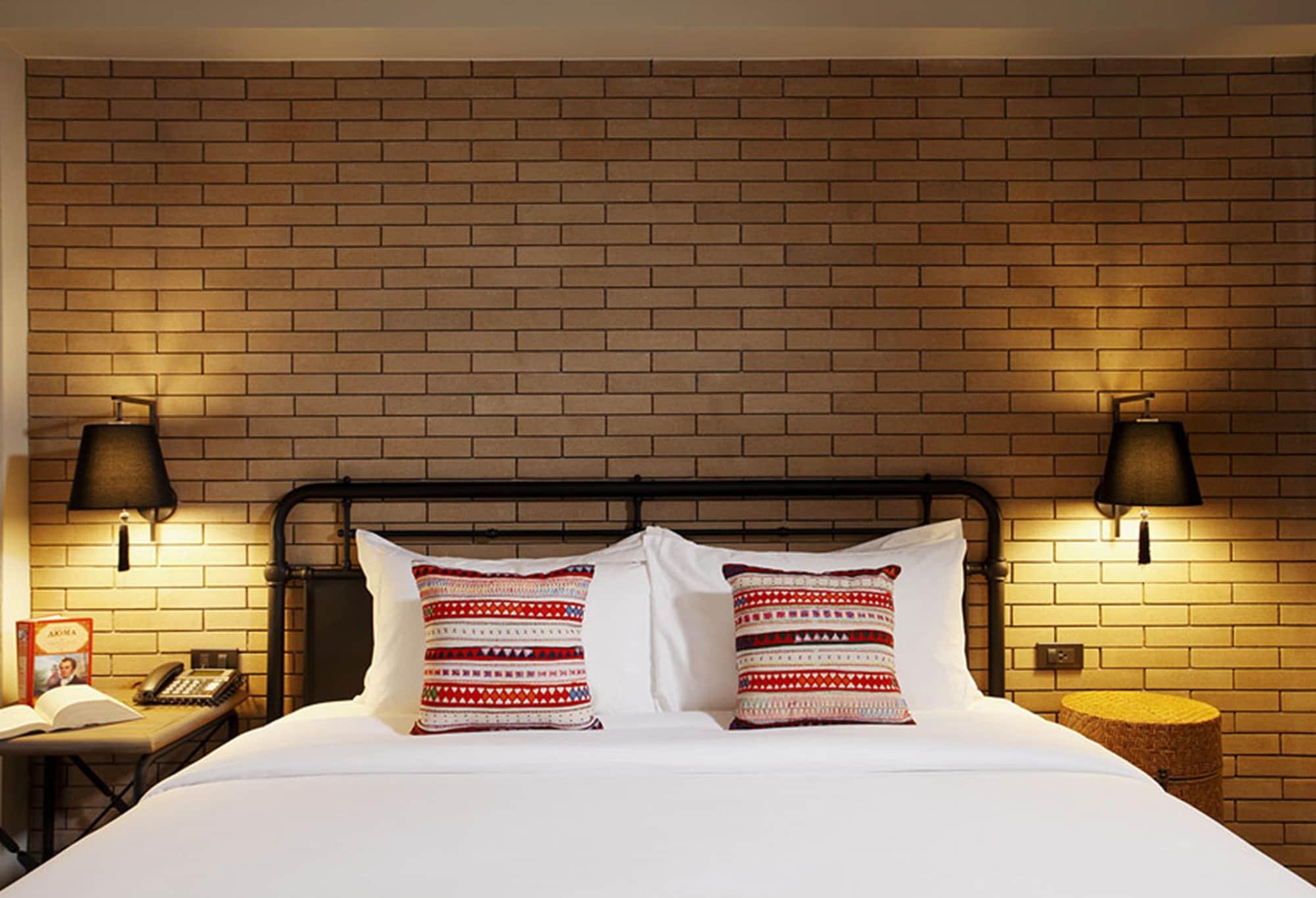 Baan Chart Hotel Bangkok Bagian luar foto
