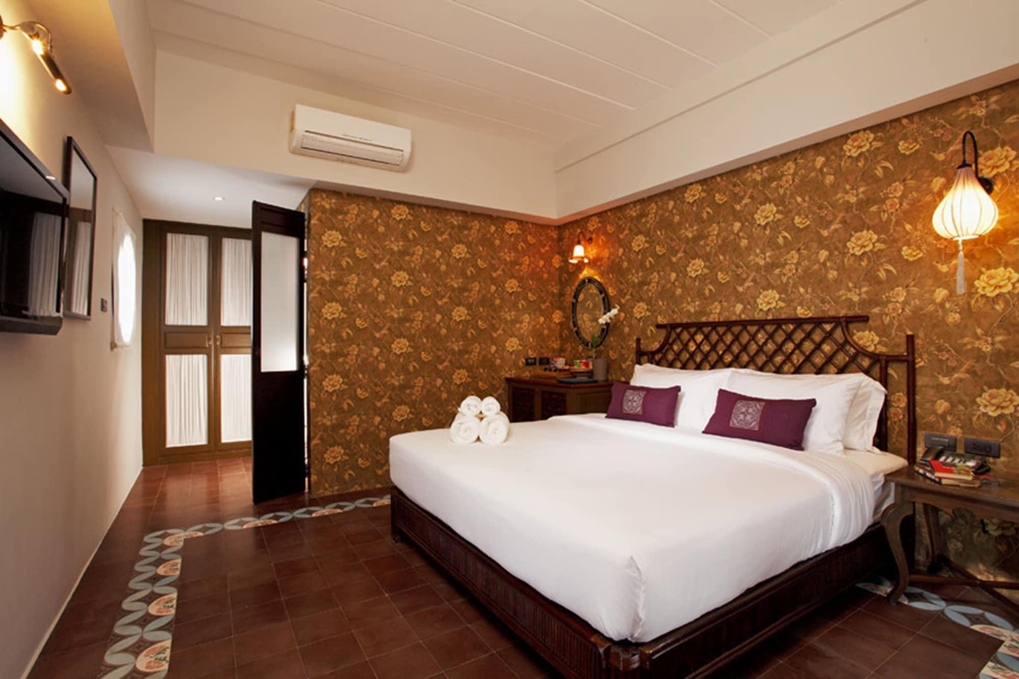 Baan Chart Hotel Bangkok Bagian luar foto