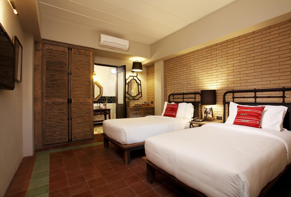 Baan Chart Hotel Bangkok Bagian luar foto