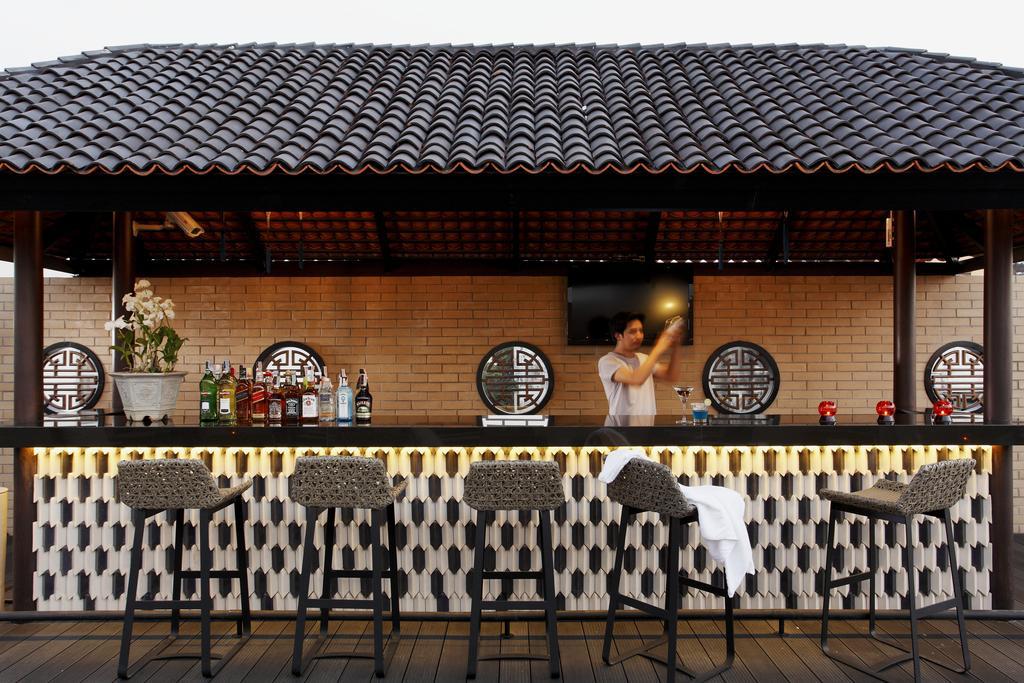 Baan Chart Hotel Bangkok Bagian luar foto