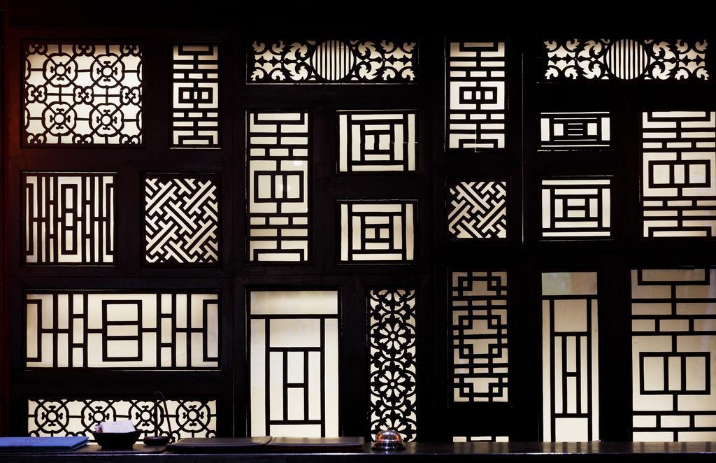 Baan Chart Hotel Bangkok Bagian luar foto